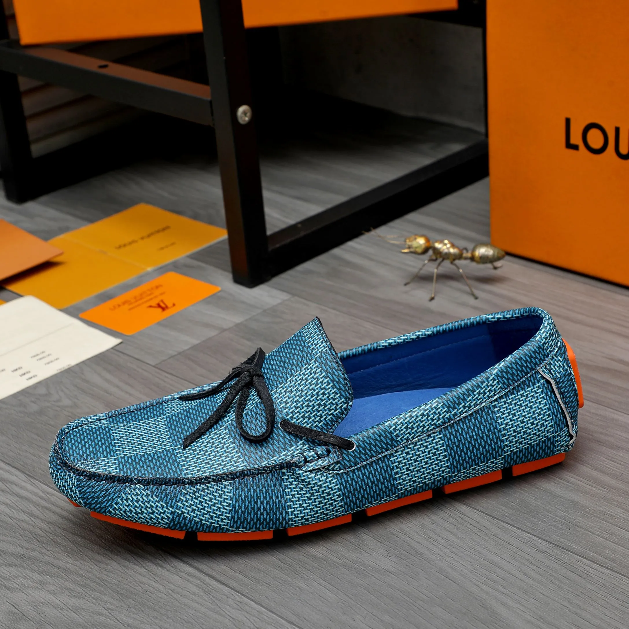 Men's shoes 💰400 Product trademark: LV "Louis Vuitton" casual slip-on shoes Regular size: 38-45 (45 is custom-made and non-returnable) Product materials: Selected high-quality plaid cowhide upper, pigskin lining, rubber outsole